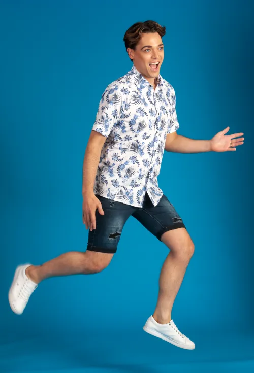 Swaye in our classic Short Sleeve Shirt 'Hawaiian Pineapple'